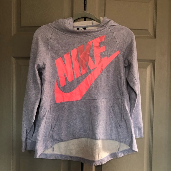 Nike Tops - Nike Sweatshirt